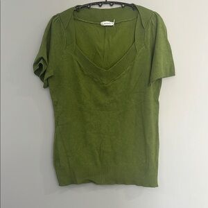 Green Ricki’s V-Neck Short Sleeve Top Medium